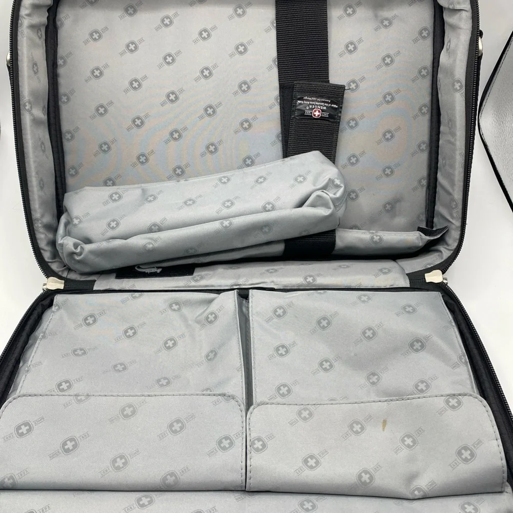 Wenger Swiss Army Gear Laptop Case Messenger Bag Briefcase Carry On 18 x 15 x 5